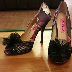 Betsey Johnson stunning floral and lace heels